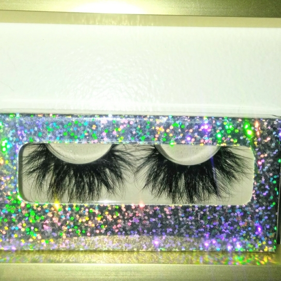 Mink (Faux) Lashes - Picture 4 of 14